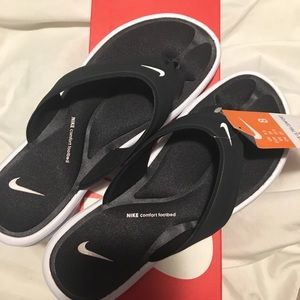 Women’s Nike flip flops